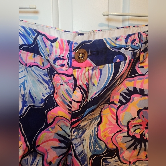 Lilly Pulitzer Jayne Stretch Floral Print Shorts Navy Pink Orange Size 14 - Picture 2 of 12